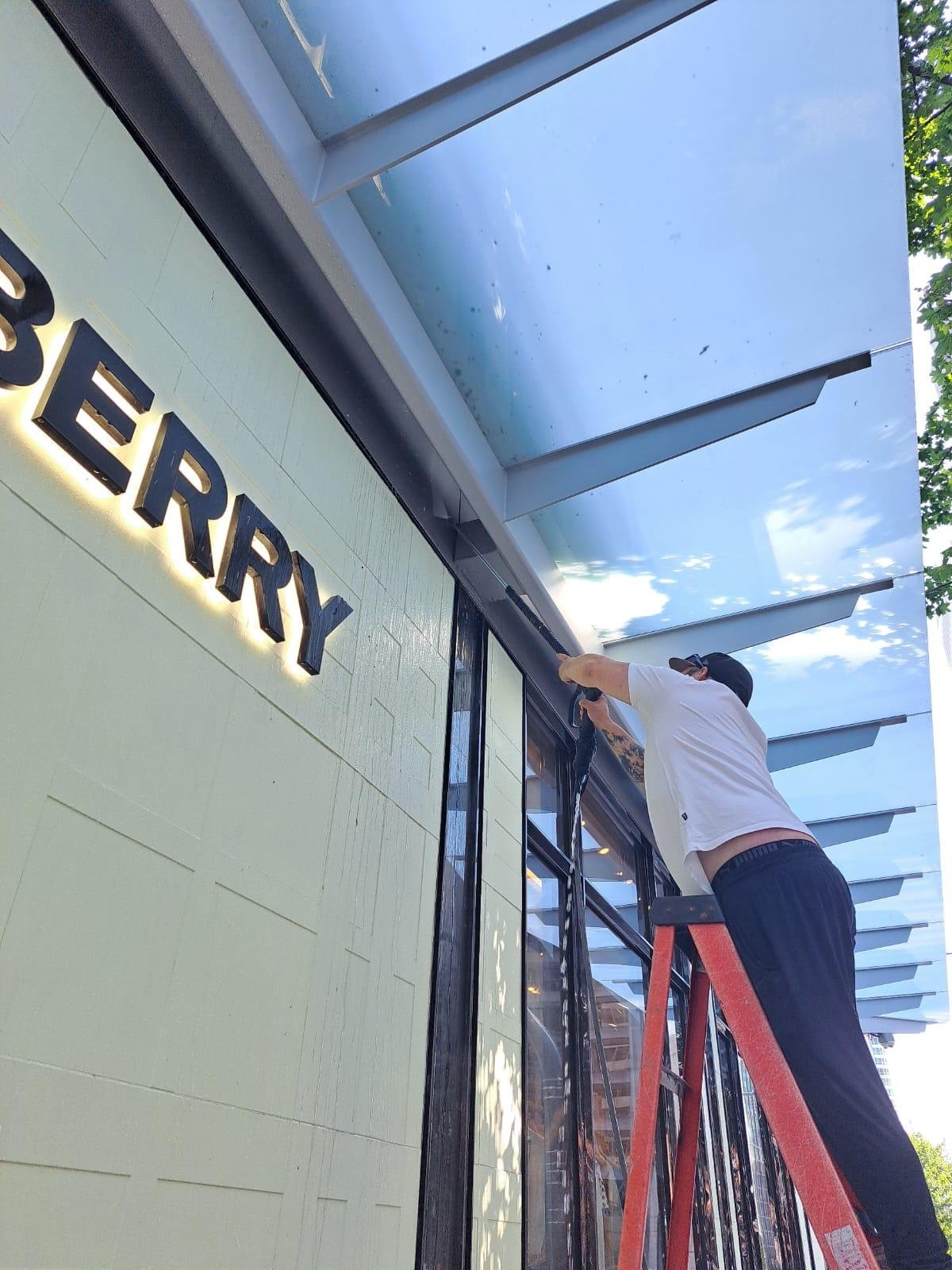 Commercial window cleaning